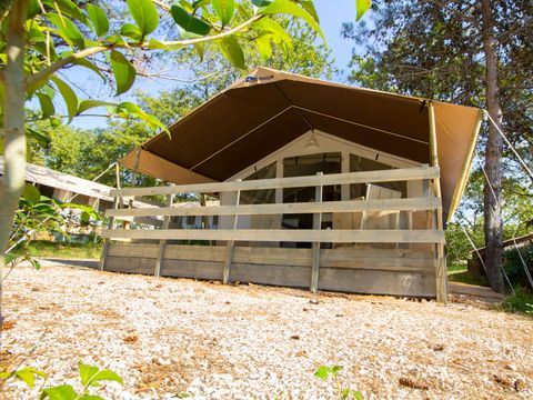 Tente en toile et en bois 5 personnes - Valkanela - Tente safari + sanitaires + climatisation (5P)