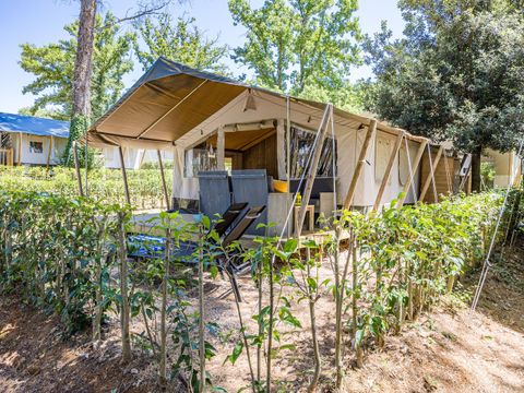 Tente en toile et en bois 5 personnes - Valkanela - Tente safari + sanitaires + climatisation (6P)