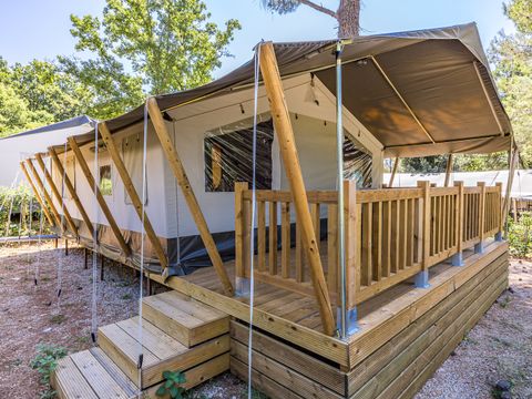 Tente en toile et en bois 5 personnes - Valkanela - Tente safari + sanitaires + climatisation (6P)