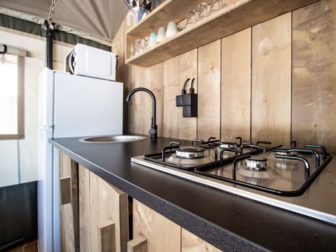 Tente en toile et en bois 5 personnes - Valkanela - Tente safari + sanitaires + climatisation (6P)