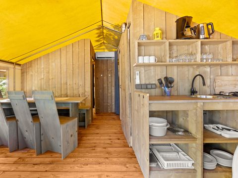 Tente en toile et en bois 5 personnes - Valkanela - Tente safari + sanitaires + climatisation (6P)