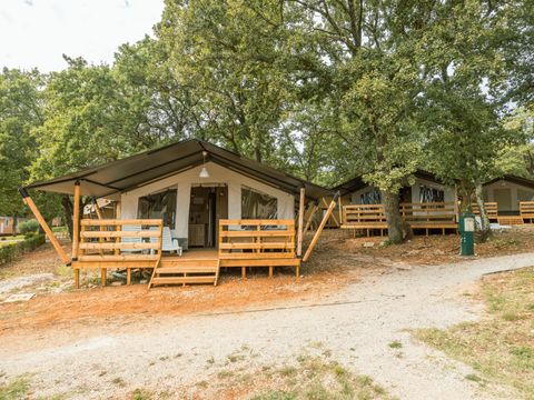 Tente en toile et en bois 5 personnes - Valkanela - Tente safari + sanitaires + climatisation (6P)