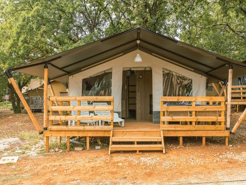 Tente en toile et en bois 5 personnes - Valkanela - Tente safari + sanitaires + climatisation (6P)