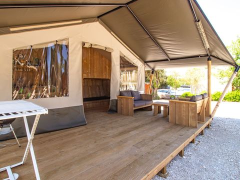 Tente en toile et en bois 5 personnes - Valkanela - Tente safari + sanitaires + climatisation (6P)
