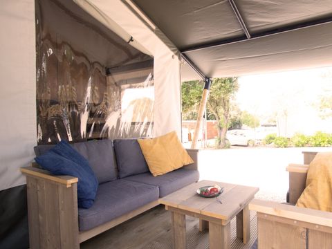 Tente en toile et en bois 5 personnes - Valkanela - Tente safari + sanitaires + climatisation (6P)