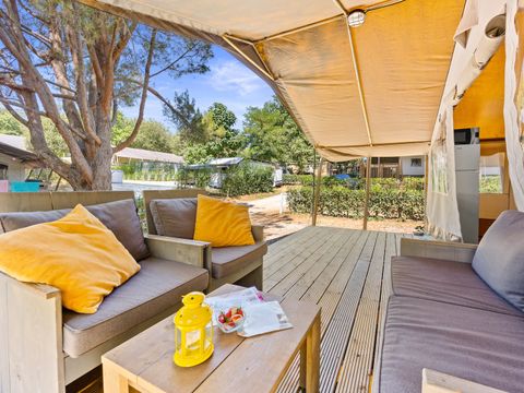 Tente en toile et en bois 5 personnes - Valkanela - Tente safari + sanitaires + climatisation (6P)