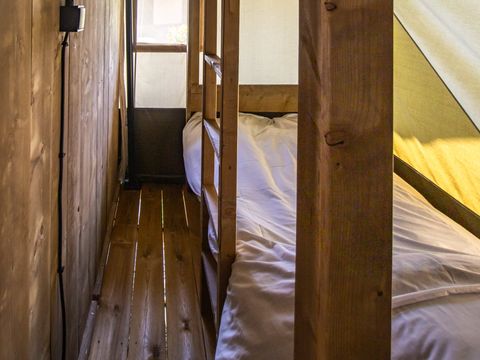 TENTE TOILE ET BOIS 6 personnes - Valkanela - Tente safari + sanitaires + climatisation (6P)