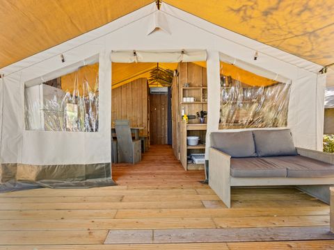 Tente en toile et en bois 5 personnes - Valkanela - Tente safari + sanitaires + climatisation (6P)