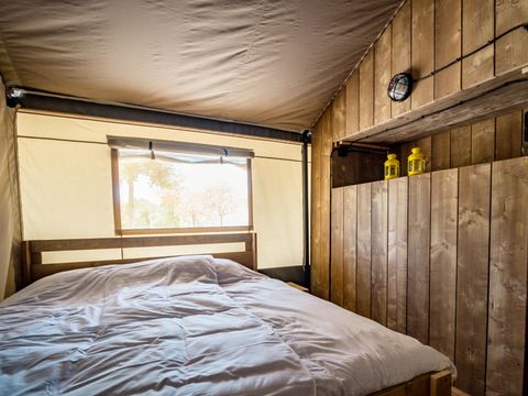 Tente en toile et en bois 5 personnes - Valkanela - Tente safari + sanitaires + climatisation (6P)