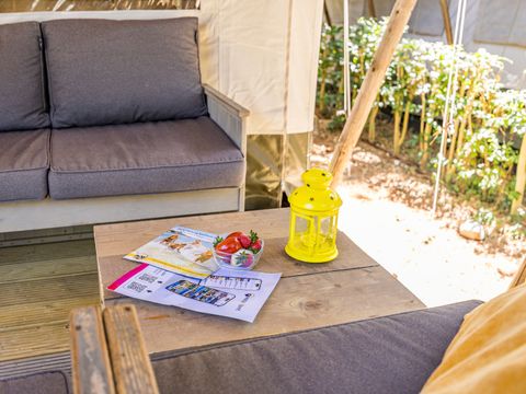 Tente en toile et en bois 5 personnes - Valkanela - Tente safari + sanitaires + climatisation (6P)