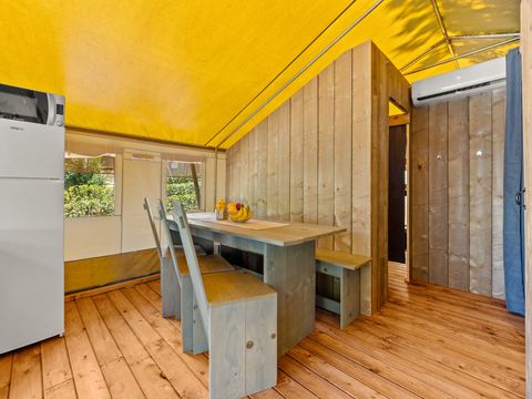 Tente en toile et en bois 5 personnes - Valkanela - Tente safari + sanitaires + climatisation (6P)