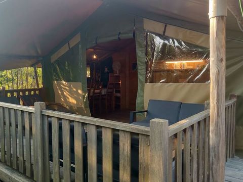 TENTE TOILE ET BOIS 6 personnes - Tente safari coucher de soleil + sanitaires + air conditionné (6P)