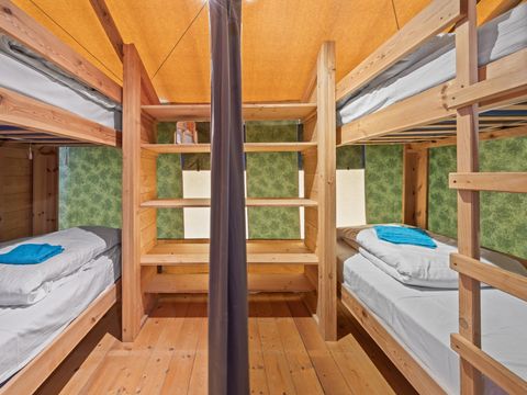 Tente en toile et en bois 5 personnes - Tente safari coucher de soleil + sanitaires + air conditionné (6P)