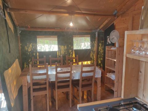 Tente en toile et en bois 5 personnes - Tente safari coucher de soleil + sanitaires + air conditionné (6P)