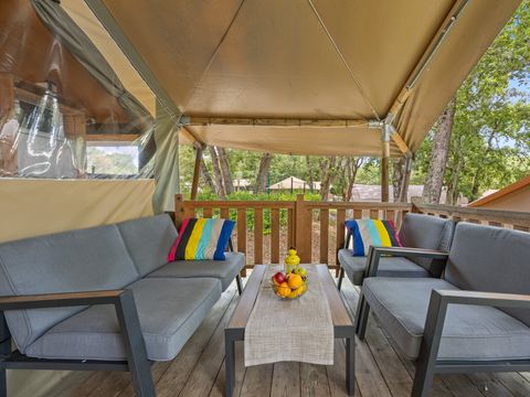 Tente en toile et en bois 5 personnes - Tente safari coucher de soleil + sanitaires + air conditionné (6P)