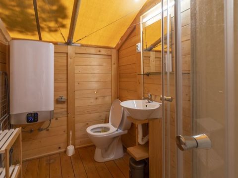 Tente en toile et en bois 5 personnes - Tente safari coucher de soleil + sanitaires + air conditionné (6P)