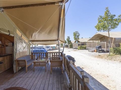 Tente en toile et en bois 5 personnes - Tente safari coucher de soleil + sanitaires + air conditionné (6P)