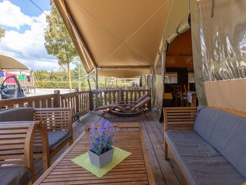 TENTE TOILE ET BOIS 6 personnes - Tente safari coucher de soleil + sanitaires + air conditionné (6P)