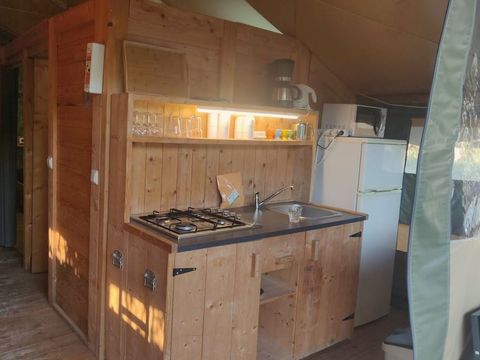 Tente en toile et en bois 5 personnes - Tente safari coucher de soleil + sanitaires + air conditionné (6P)