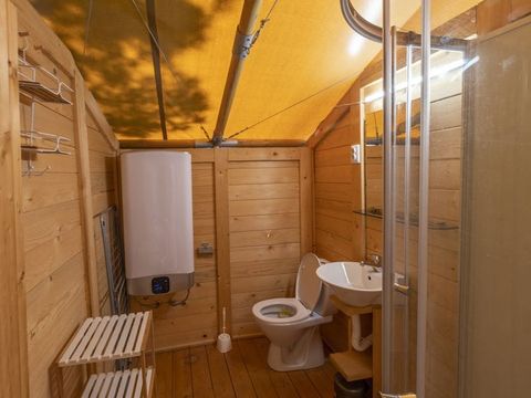 Tente en toile et en bois 5 personnes - Tente safari coucher de soleil + sanitaires + air conditionné (6P)