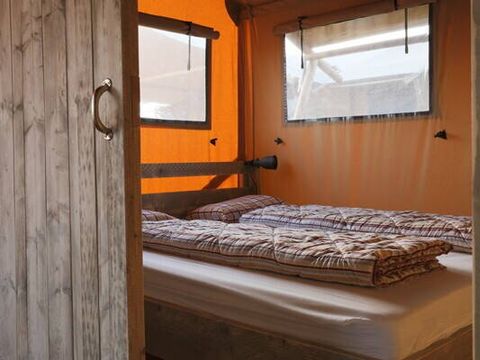 Tente en toile et en bois 6 personnes - Safari Lodge | 3 Ch. | 6 Pers. | Terrasse surélevée | Clim.