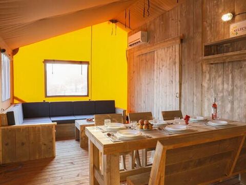 Tente en toile et en bois 6 personnes - Safari Lodge | 3 Ch. | 6 Pers. | Terrasse surélevée | Clim.