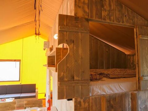 Tente en toile et en bois 6 personnes - Safari Lodge | 3 Ch. | 6 Pers. | Terrasse surélevée | Clim.