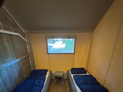 Tente en toile et en bois 5 personnes - Valkanela - Tente Safari Bella Lodge + sanitaires + air conditionné (6P)