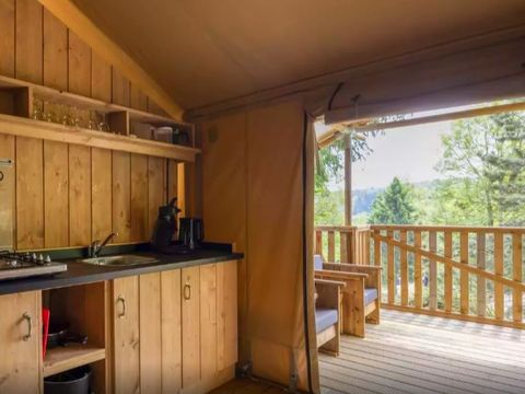 Tente en toile et en bois 5 personnes - Valkanela - Tente Safari Bella Lodge + sanitaires + air conditionné (6P)