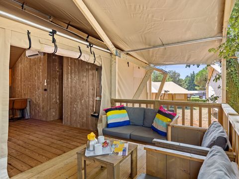 Tente en toile et en bois 5 personnes - Valkanela - Tente Safari Bella Lodge + sanitaires + air conditionné (6P)