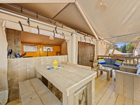 Tente en toile et en bois 5 personnes - Valkanela - Tente Safari Bella Lodge + sanitaires + air conditionné (6P)