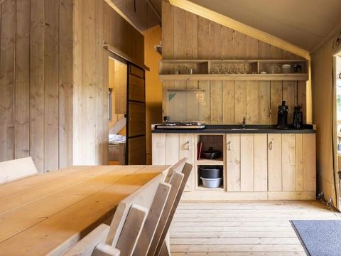 Tente en toile et en bois 5 personnes - Valkanela - Tente Safari Bella Lodge + sanitaires + air conditionné (6P)