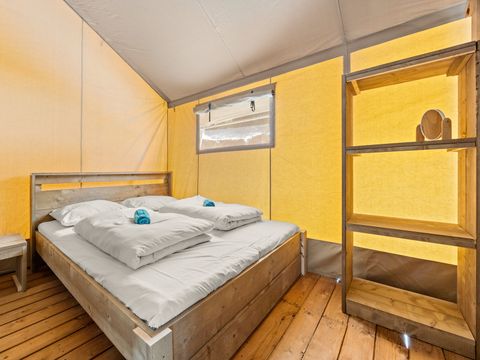 Tente en toile et en bois 5 personnes - Valkanela - Tente Safari Bella Lodge + sanitaires + air conditionné (6P)
