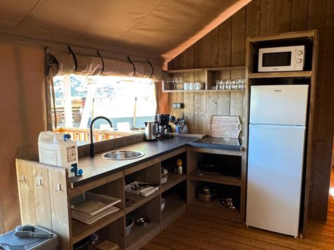 Tente en toile et en bois 5 personnes - Valkanela - Tente Safari Bella Lodge + sanitaires + air conditionné (6P)