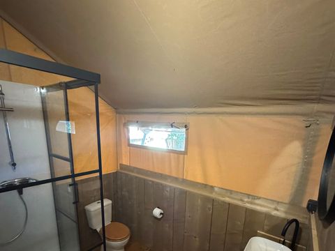 Tente en toile et en bois 5 personnes - Valkanela - Tente Safari Bella Lodge + sanitaires + air conditionné (6P)