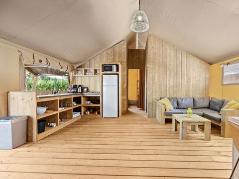 Tente en toile et en bois 5 personnes - Valkanela - Tente Safari Bella Lodge + sanitaires + air conditionné (6P)