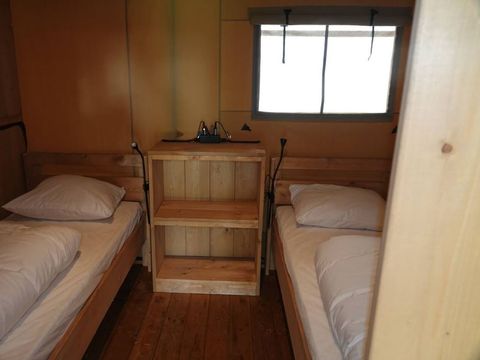 Tente en toile et en bois 5 personnes - Valkanela - Tente Safari Bella Lodge + sanitaires + air conditionné (6P)