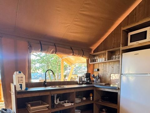 Tente en toile et en bois 5 personnes - Valkanela - Tente Safari Bella Lodge + sanitaires + air conditionné (6P)