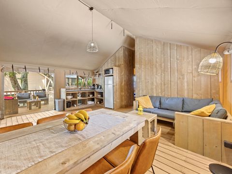Tente en toile et en bois 5 personnes - Valkanela - Tente Safari Bella Lodge + sanitaires + air conditionné (6P)