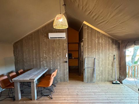 Tente en toile et en bois 5 personnes - Valkanela - Tente Safari Bella Lodge + sanitaires + air conditionné (6P)