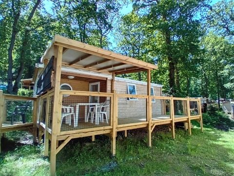 MOBILHOME 4 personnes - Standard Bois 24m² 2 chambres + terrasse semi couverte 18m² + TV