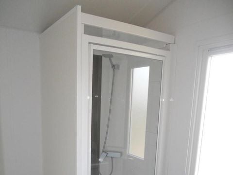 MOBILHOME 2 personnes - Confort 18m² 1 chambre + terrasse semi-couverte + TV