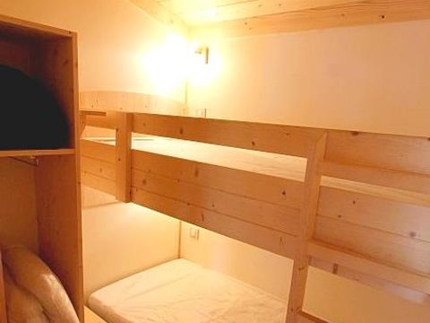 CHALET 4 personnes - Bois Confort 24m² 2 chambres + terrasse couverte + TV 4 pers