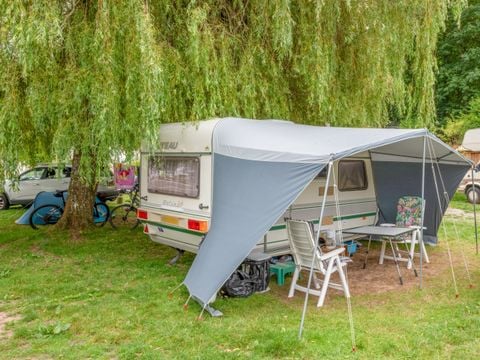 Emplacement - Forfait Confort (1 tente, caravane ou camping-car / 1 voiture / électricité 6A)