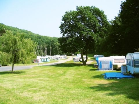 Emplacement - Forfait Confort (1 tente, caravane ou camping-car / 1 voiture / électricité 6A)