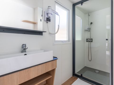 MOBILHOME 6 personnes - Homeflower Premium 35m² (3 chambres) + CLIM + terrasse semi-couverte + TV + draps + serviettes