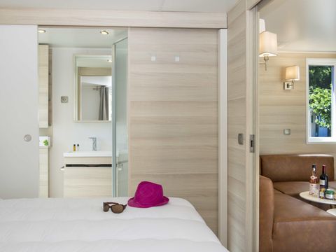 MOBILHOME 4 personnes - VIP - 2 chambres - CLIM - TV - PLANCHA - LV