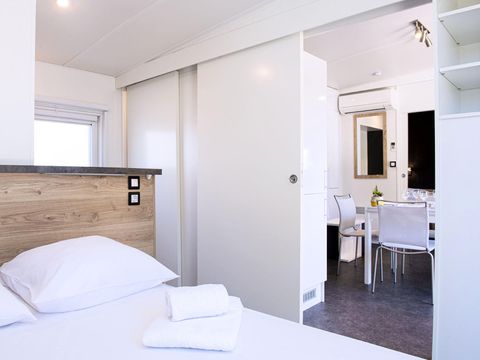 MOBILHOME 4 personnes - Cottage VIP 3 Pièces 4 Personnes Climatisé + TV