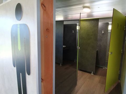 Emplacement - Forfait Confort (emplacement+80m² / 1 voiture / électricité 10A)