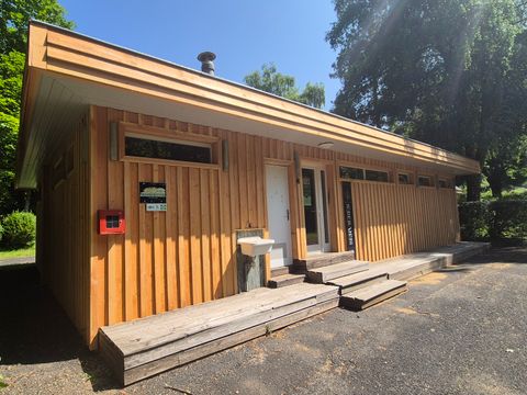 Emplacement - Forfait Confort (emplacement+80m² / 1 voiture / électricité 10A)